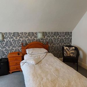 Zimmer mit Kingsize-Bett